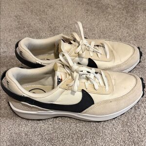 Nike sneakers sz 9